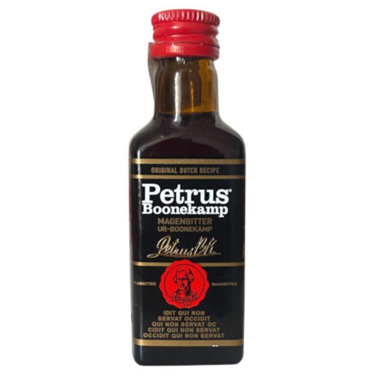 Bottiglia di Amaro Petrus Minion – digestivo olandese dal gusto deciso e speziato, perfetto dopo i pasti.