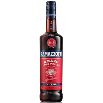 Bottiglia di Amaro Ramazzotti, liquore italiano alle erbe e spezie, digestivo classico prodotto a Milano.