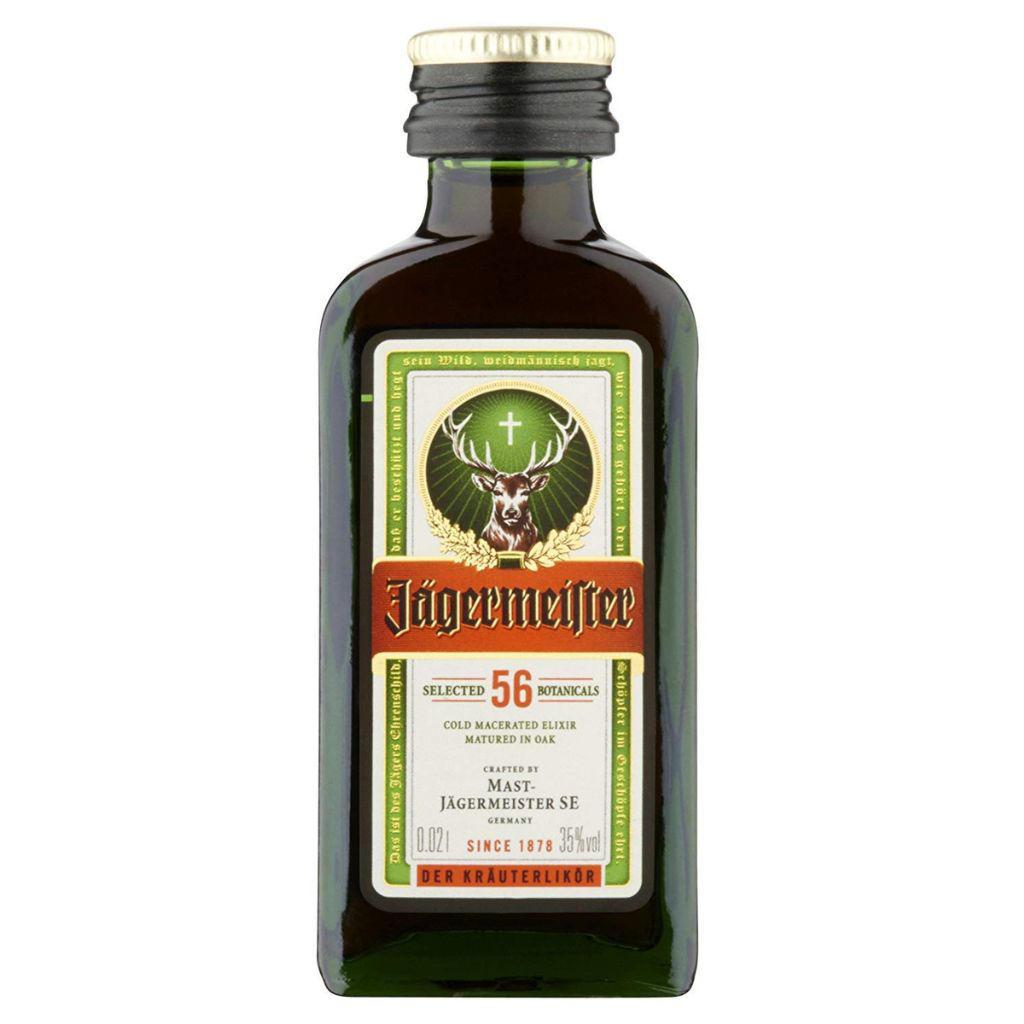 Mini bottiglia di Amaro Jägermeister da 2cl, liquore tedesco alle erbe con 56 botaniche, ideale come digestivo o collezione.
