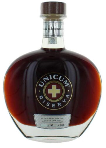 Realizzato con erbe e spezie provenienti da 5 diversi continenti, l'Unicum Riserva Ã¨ invecchiato nella botte piÃ¹ antica della distilleria che conta ormai 80 anni, viene poi trasferito nelle barriques Tokaji.