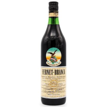 Bottiglia di Amaro Fernet Branca, celebre liquore digestivo italiano