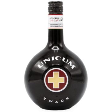 Bottiglia di Amaro Unicum 1L, liquore ungherese alle erbe.