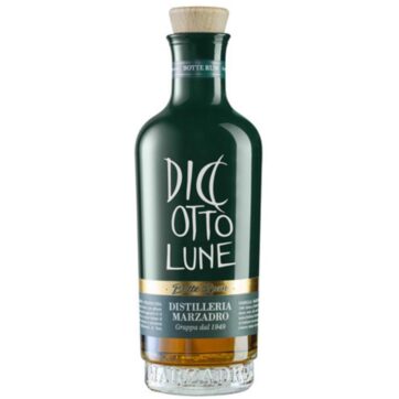 Bottiglia di Grappa Marzadro Diciotto Lune Riserva Rum – affinata in botti di rum per un gusto intenso e rotondo.