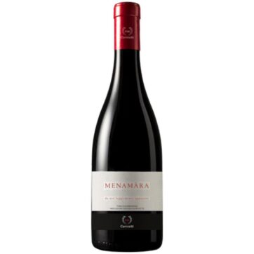 Bottiglia di CVA Menamàra – vino rosso siciliano da uve leggermente appassite, intenso ed elegante.