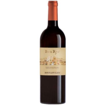 Bottiglia di Donnafugata Ben Ryé Passito di Pantelleria – vino dolce siciliano dal profumo di frutta secca e miele.