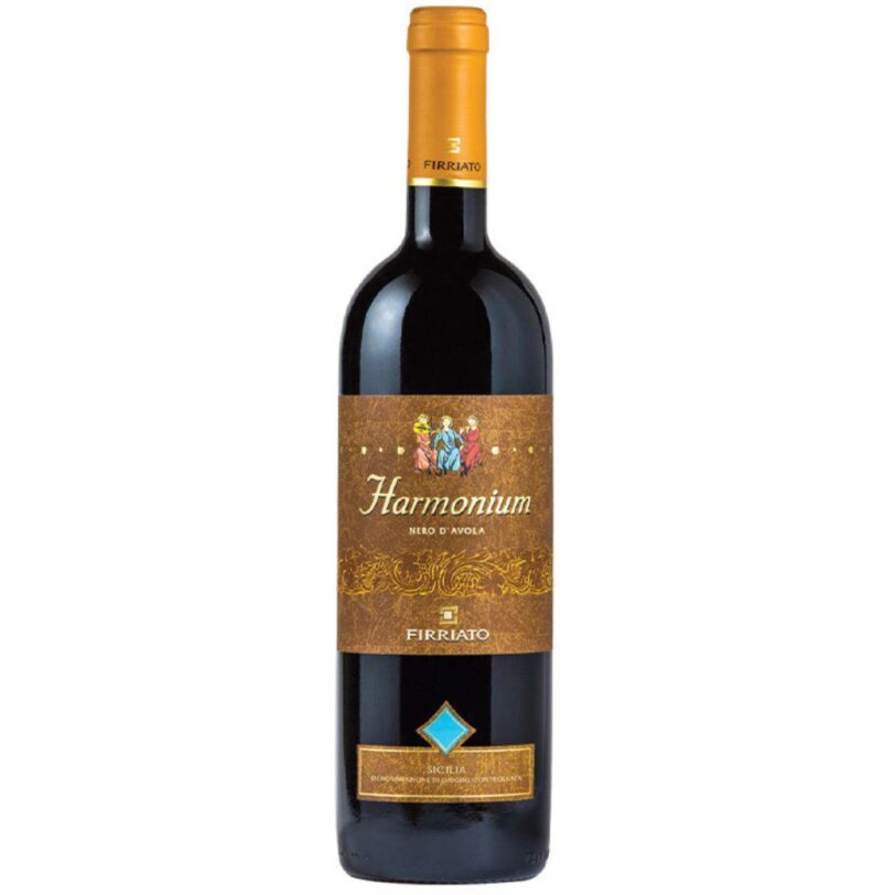 Bottiglia di Firriato Harmonium Nero d’Avola, vino rosso siciliano DOC elegante e complesso, ideale per carni rosse e piatti gourmet.