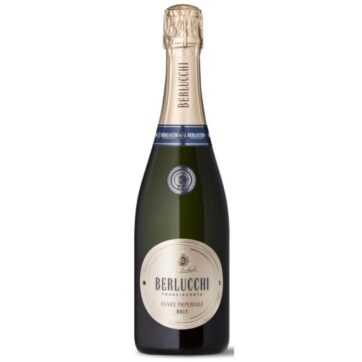 Bottiglia di Franciacorta Berlucchi Cuvée Imperiale Brut, spumante elegante metodo classico con bollicine fini e gusto equilibrato.