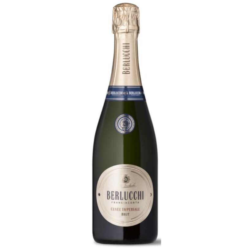 Bottiglia di Franciacorta Berlucchi Cuvée Imperiale Brut, spumante elegante metodo classico con bollicine fini e gusto equilibrato.