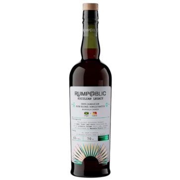 Bottiglia di Rumpablic Sicilian Legacy Marsala Casked, rum invecchiato in botti di Marsala con aroma dolce e speziato.