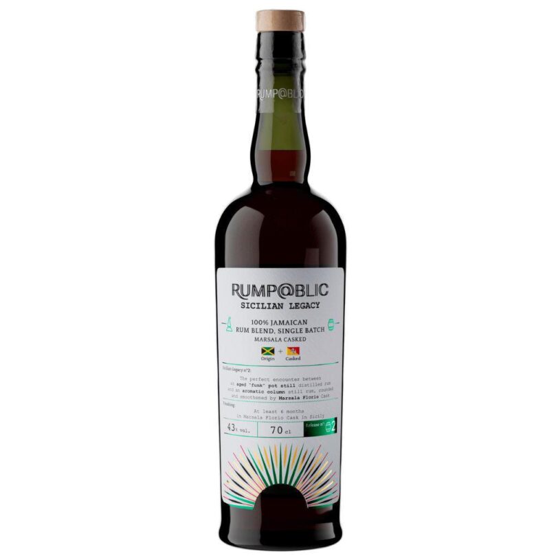 Bottiglia di Rumpablic Sicilian Legacy Marsala Casked, rum invecchiato in botti di Marsala con aroma dolce e speziato.