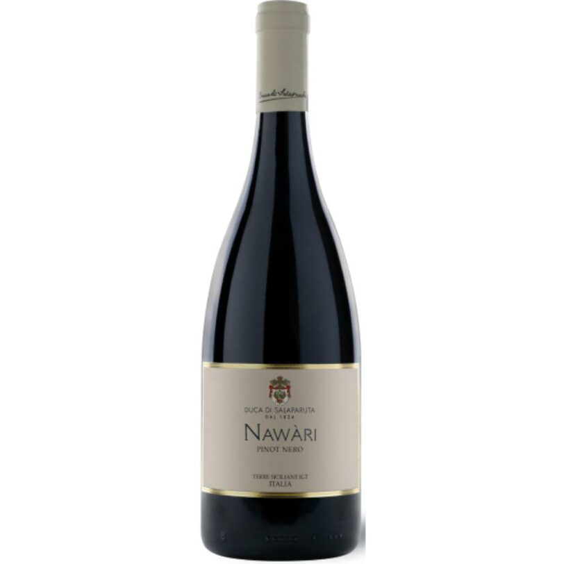 Bottiglia di Duca di Salaparuta Nawàri Pinot Nero, vino rosso Terre Siciliane elegante e speziato.
