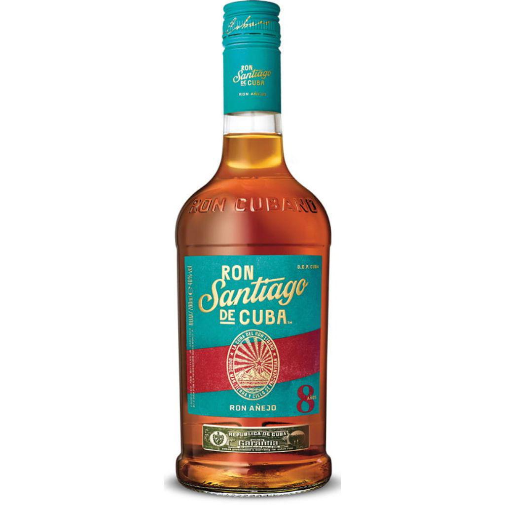 Bottiglia di Rum Santiago de Cuba Añejo 8 anni, rum cubano invecchiato dal gusto elegante e complesso.