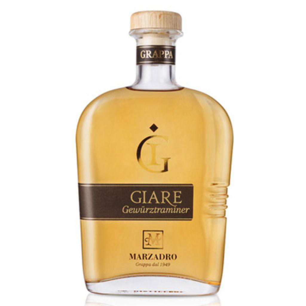 Bottiglia di Grappa Marzadro Giare Gewürztraminer – grappa elegante affinata in legno, con profumi floreali e gusto intenso e armonico.